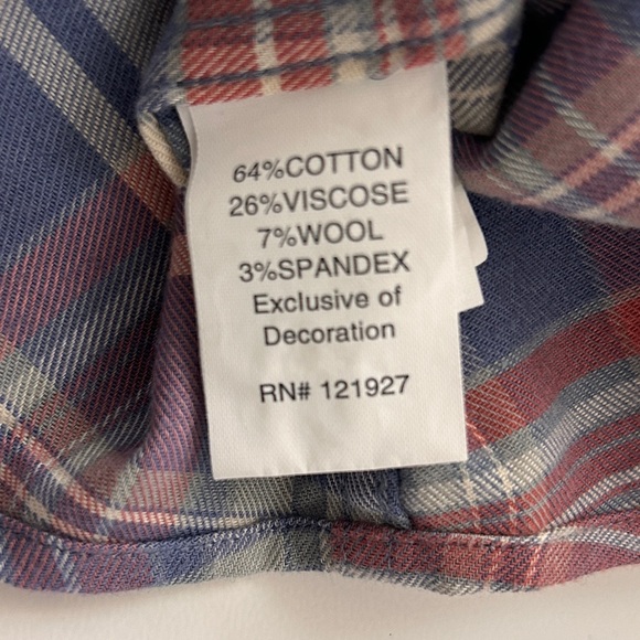 JOHNNIE O CARL PLOTT
TUCKED BUTTON UP SHIRT
JMWL8170 Size Small - Picture 12 of 12